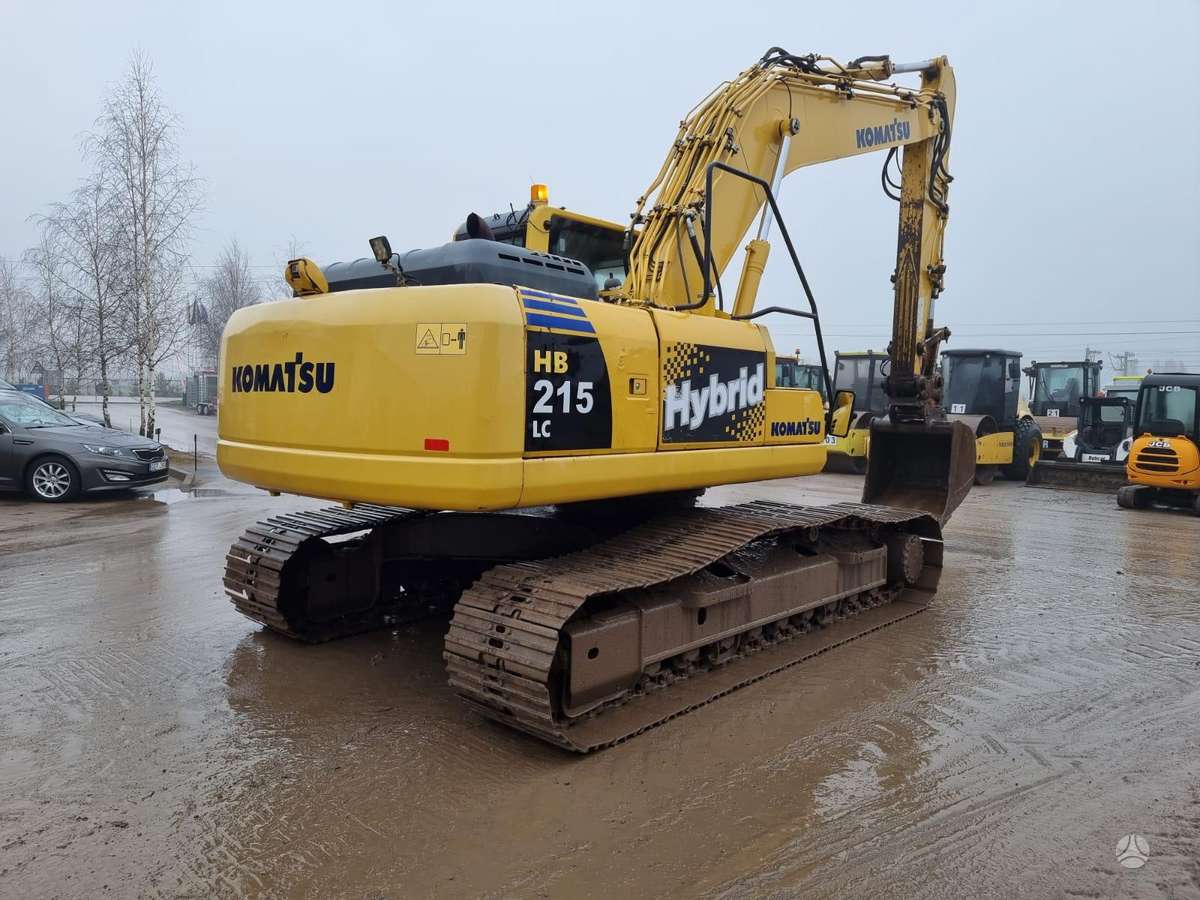 Komatsu HB215, ekskavatori