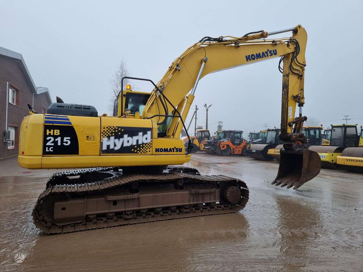 Komatsu HB215, ekskavatori