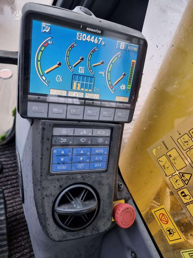 Komatsu HB215, ekskavatori