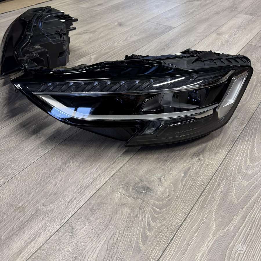 Audi A8 lights