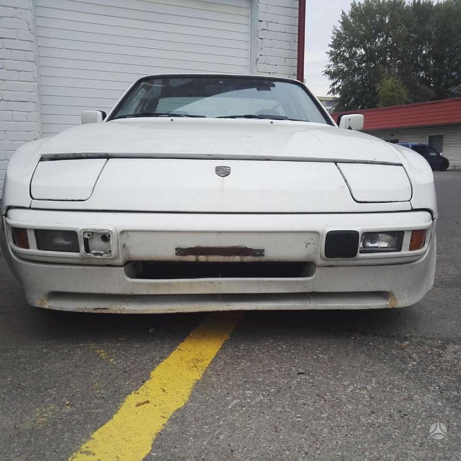 Porsche 944