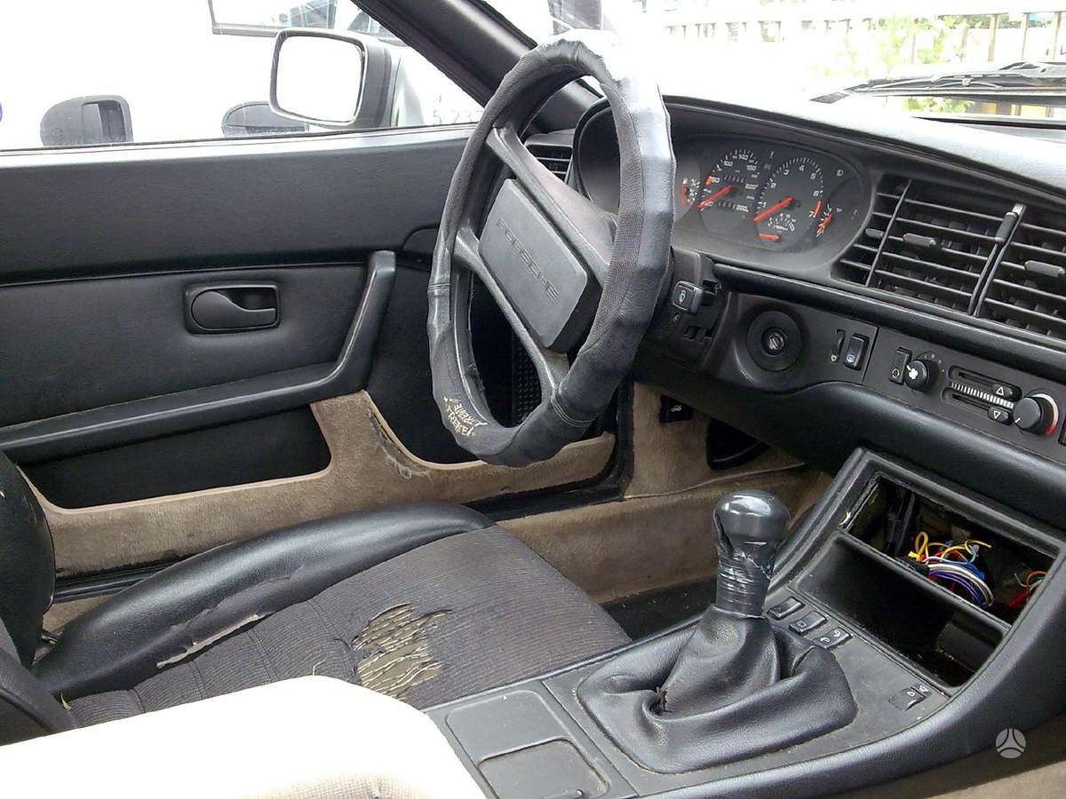 Porsche 944