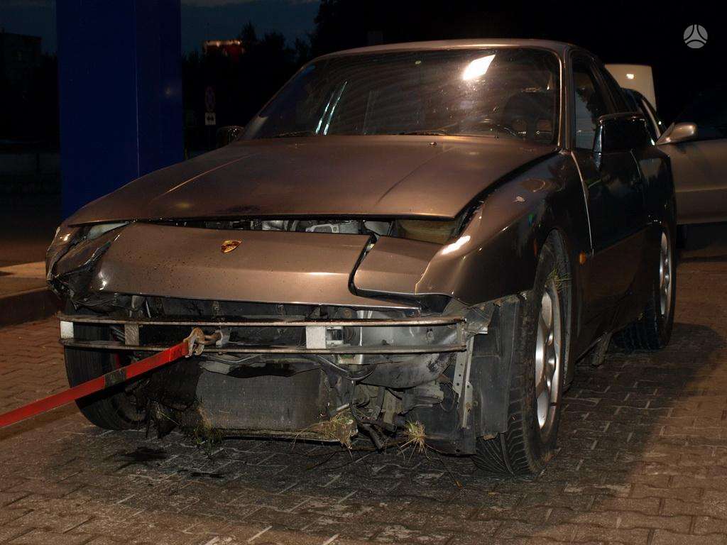 Porsche 944