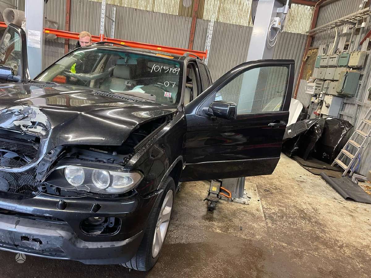 BMW X5 Is ispanijos rudziu nera