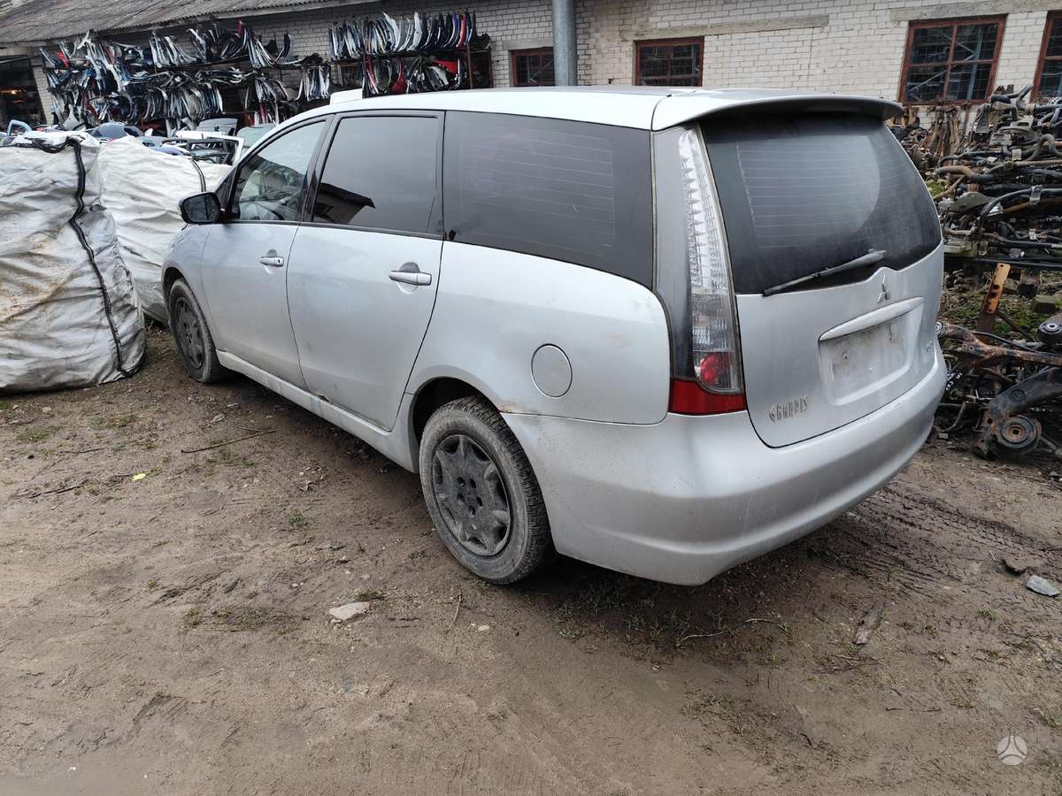 Mitsubishi Grandis dalimis