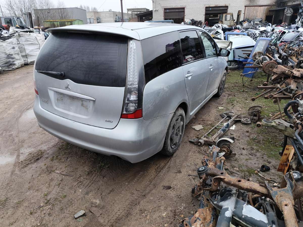 Mitsubishi Grandis dalimis