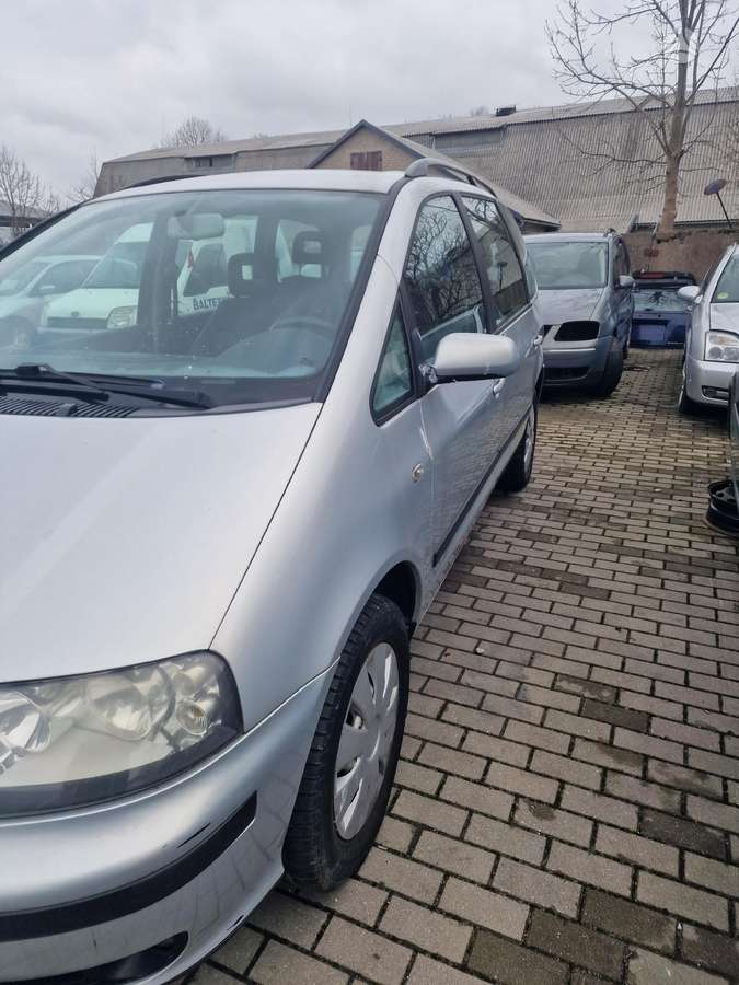 Seat Alhambra dalimis
