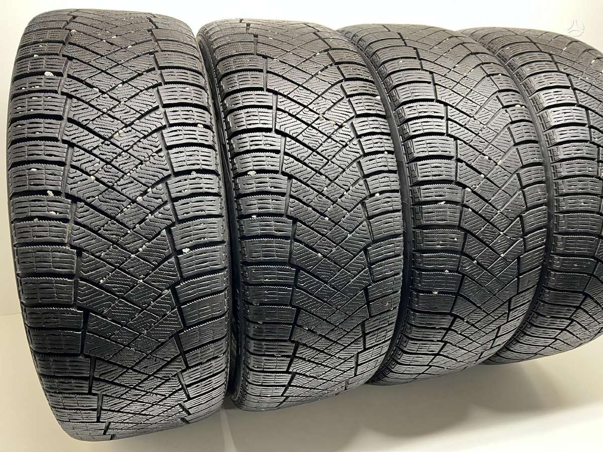 Pirelli IceZero, žieminės 255/50 R20