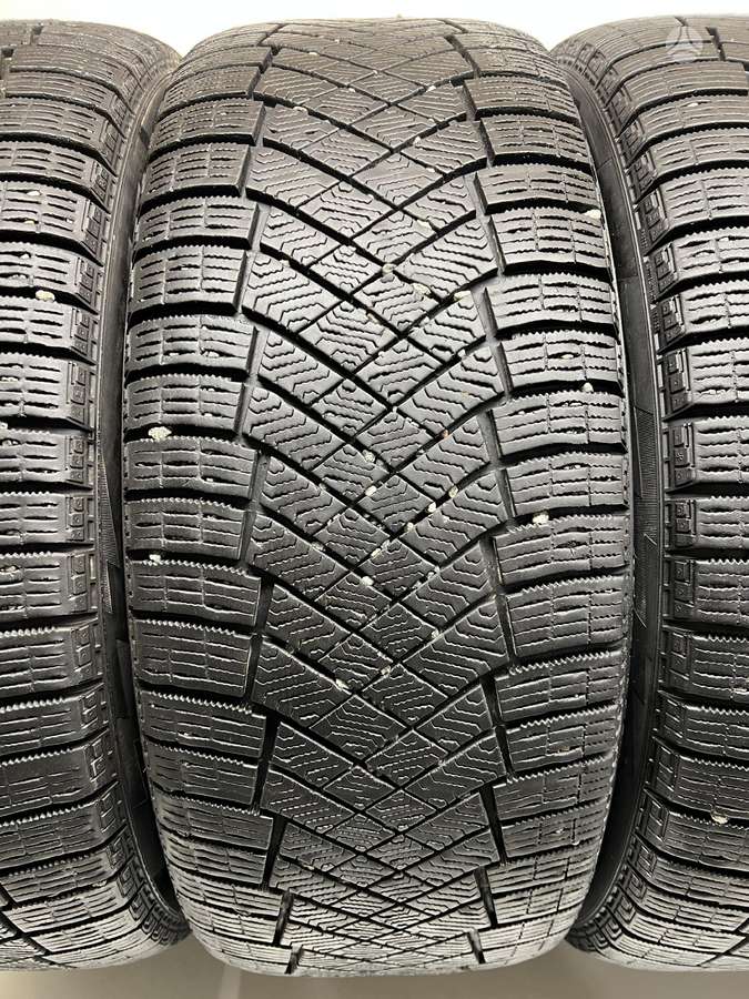 Pirelli IceZero, зимние 255/50 R20