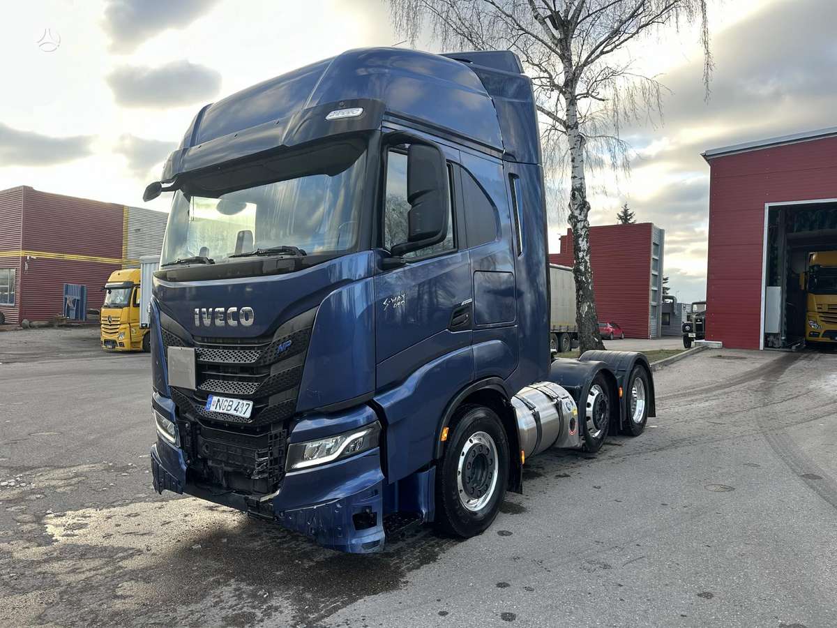 Iveco Stralis S-Way LNG, double sleeper