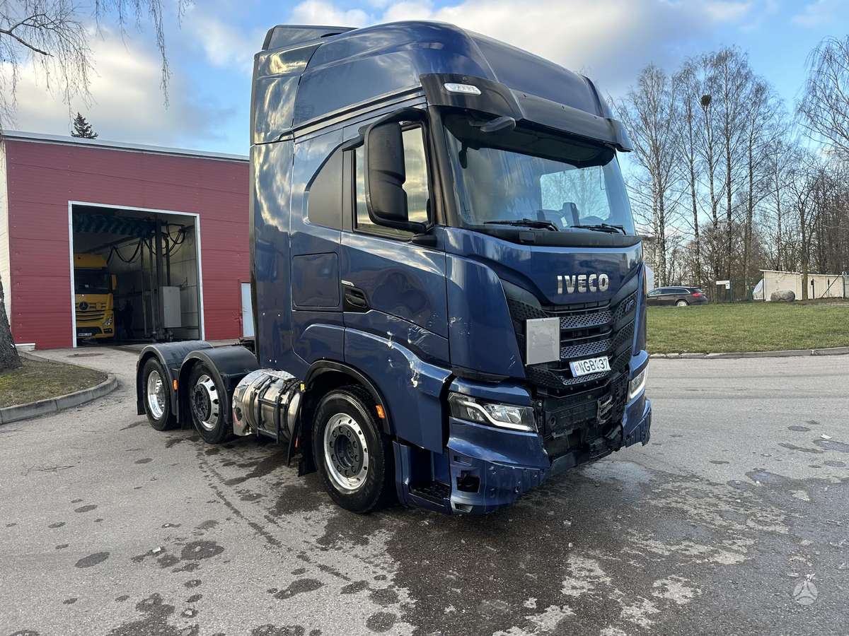 Iveco Stralis S-Way LNG, double sleeper