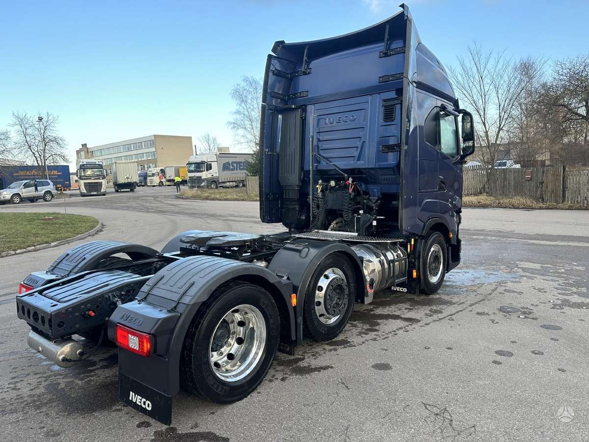 Iveco Stralis S-Way LNG, double sleeper