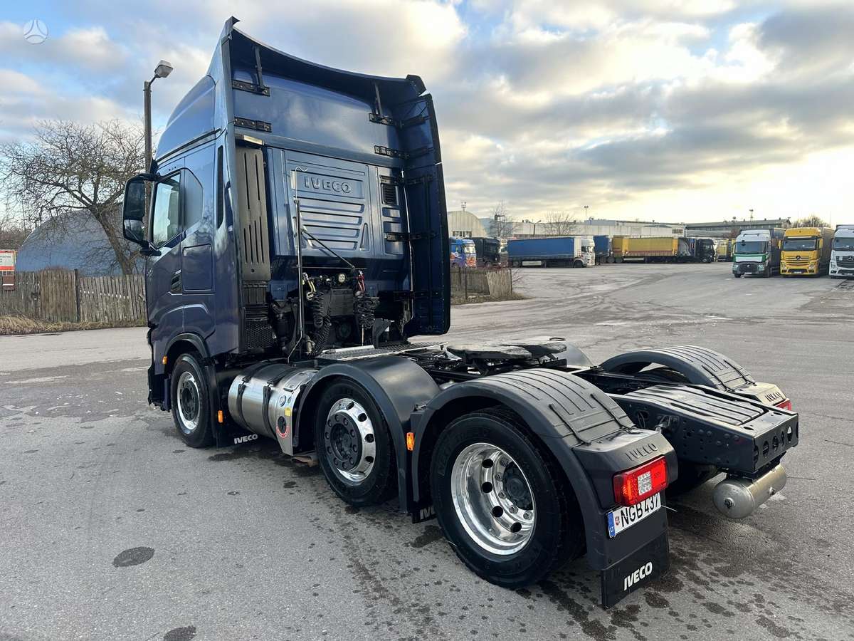 Iveco Stralis S-Way LNG, double sleeper
