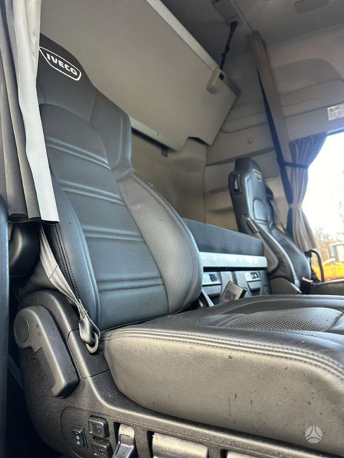 Iveco Stralis S-Way LNG, double sleeper