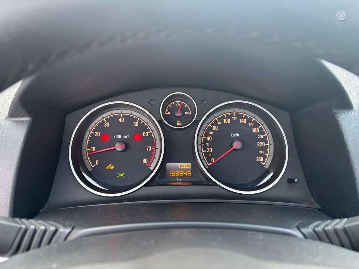 Opel Astra dalimis