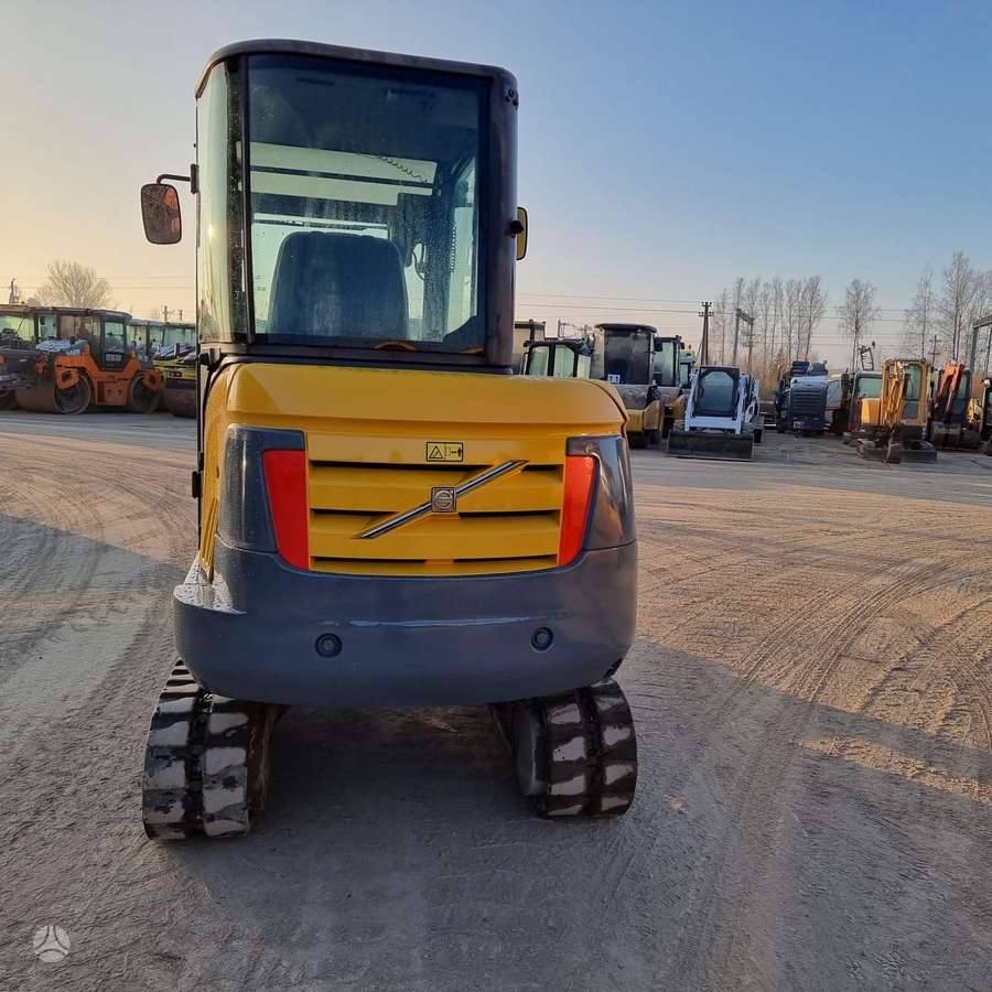 Volvo EC 27C, mini ekskavatoriai