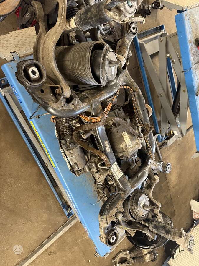 Audi SQ8 chassis parts