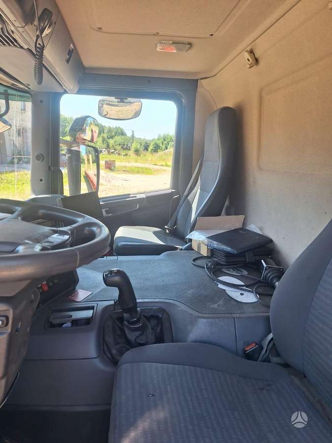 Scania P 3210, su kranu