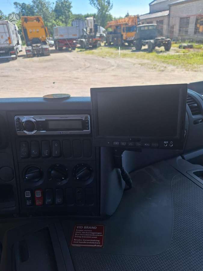 Scania P 3210, su kranu
