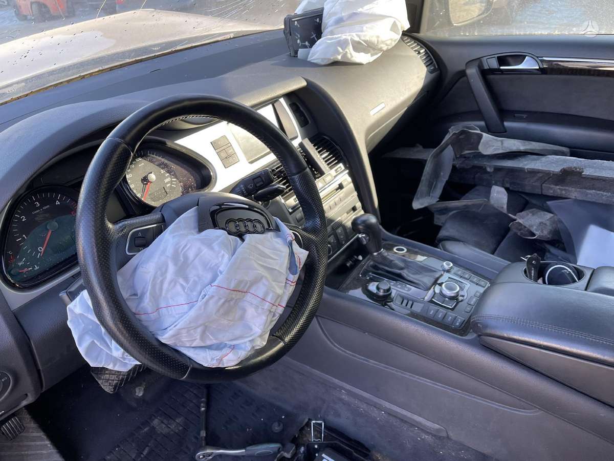 Audi Q7 for parts