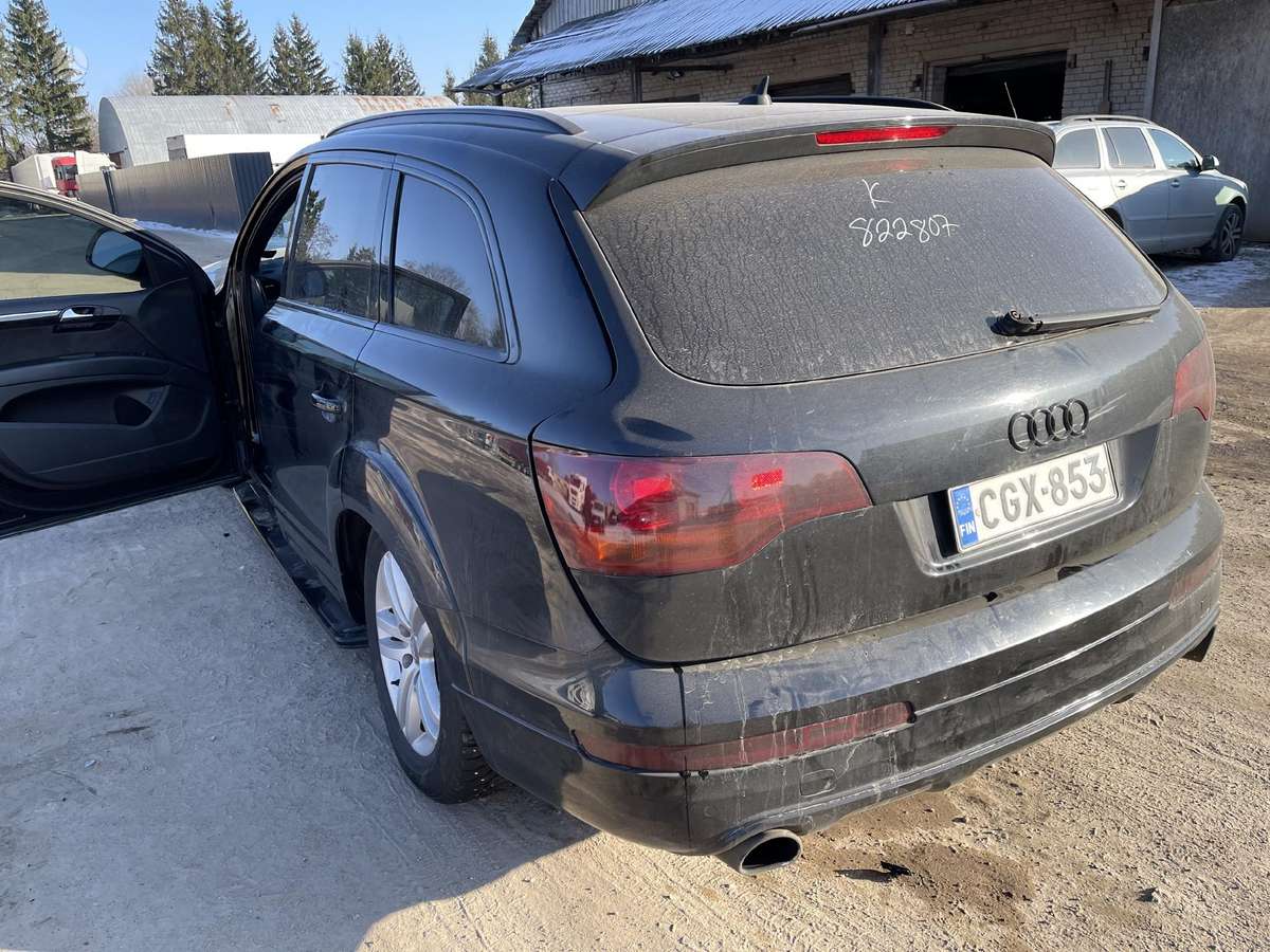 Audi Q7 dalimis