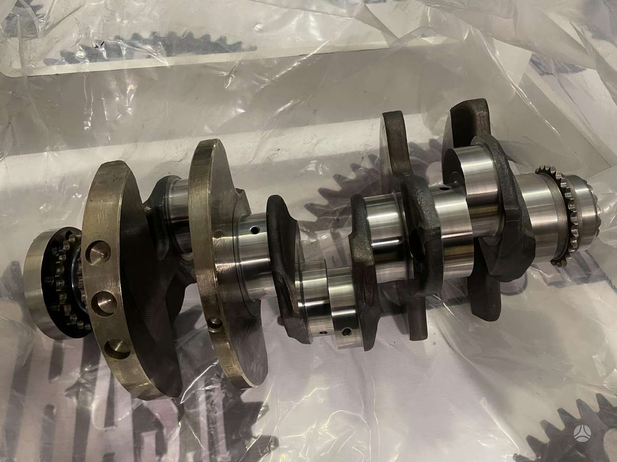 Audi A8, CRT, engine parts