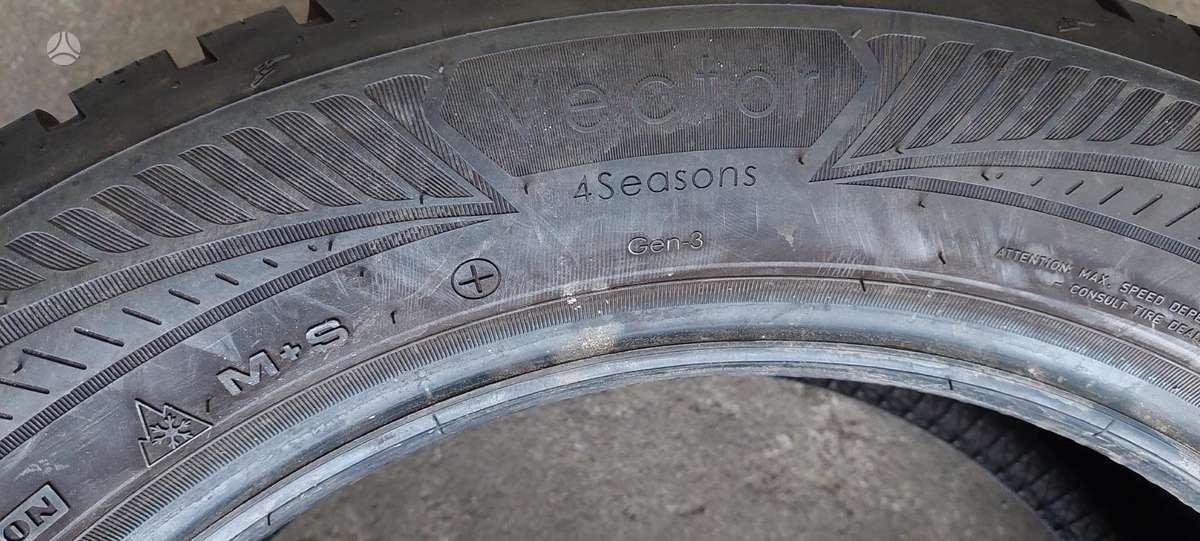 Goodyear, universalios 215/55 R17