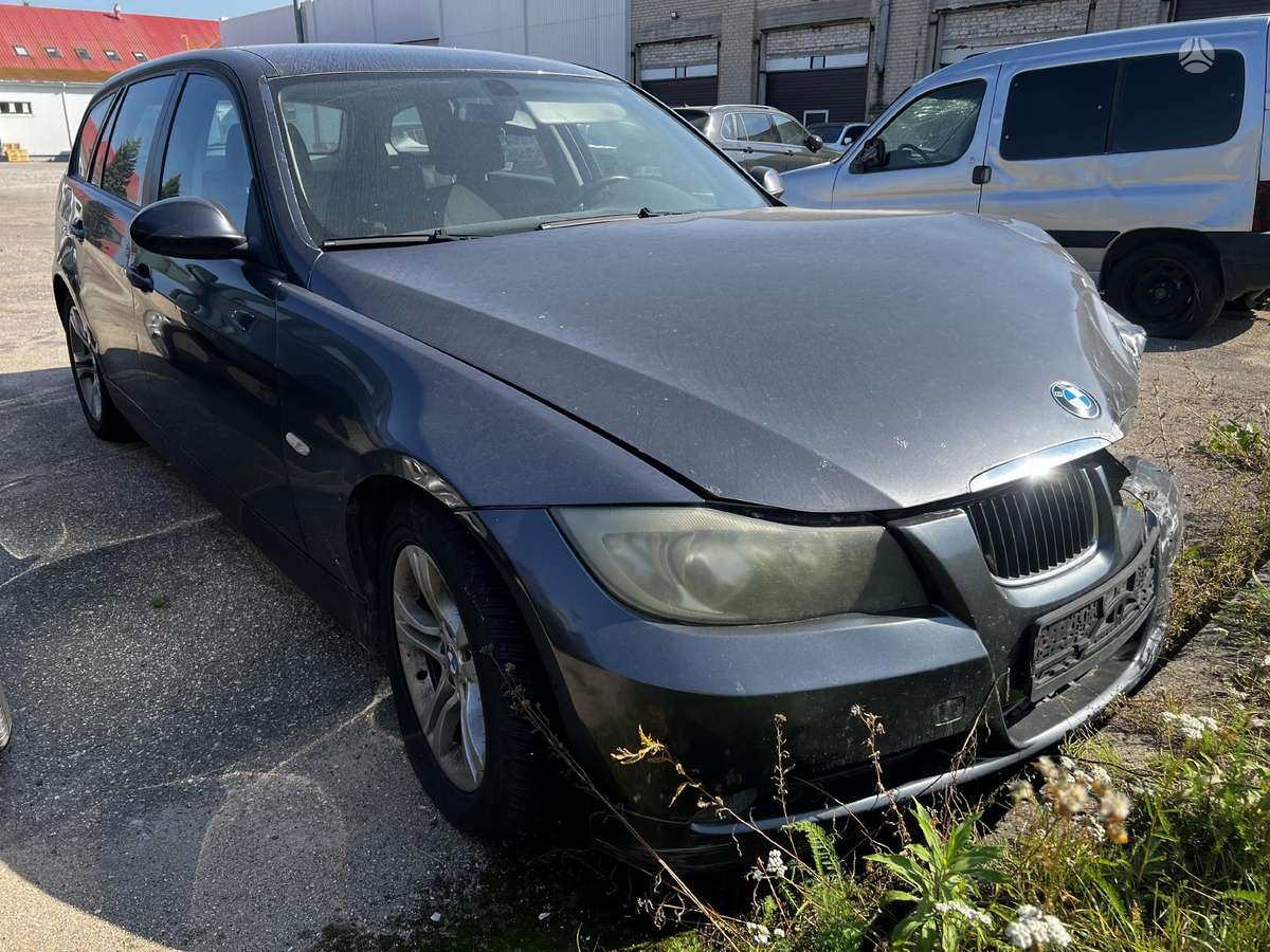 BMW 320 dalimis