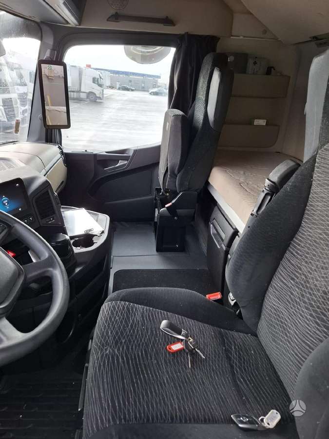 Mercedes-Benz Actros 5 1845 Big Space, double sleeper