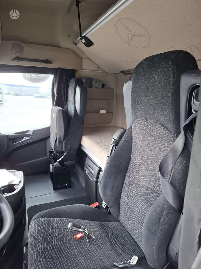 Mercedes-Benz Actros 5 1845 Big Space, double sleeper