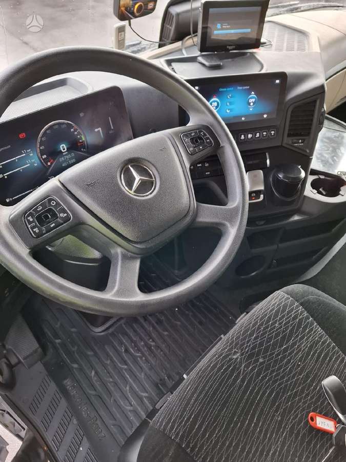 Mercedes-Benz Actros 5 1845 Big Space, double sleeper