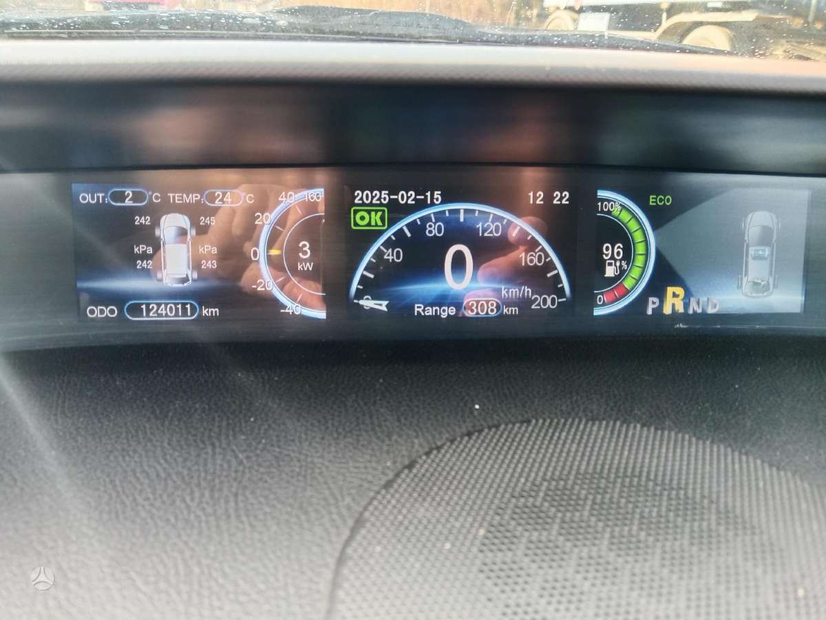 BYD e6, 61 kWh, off-road / crossover