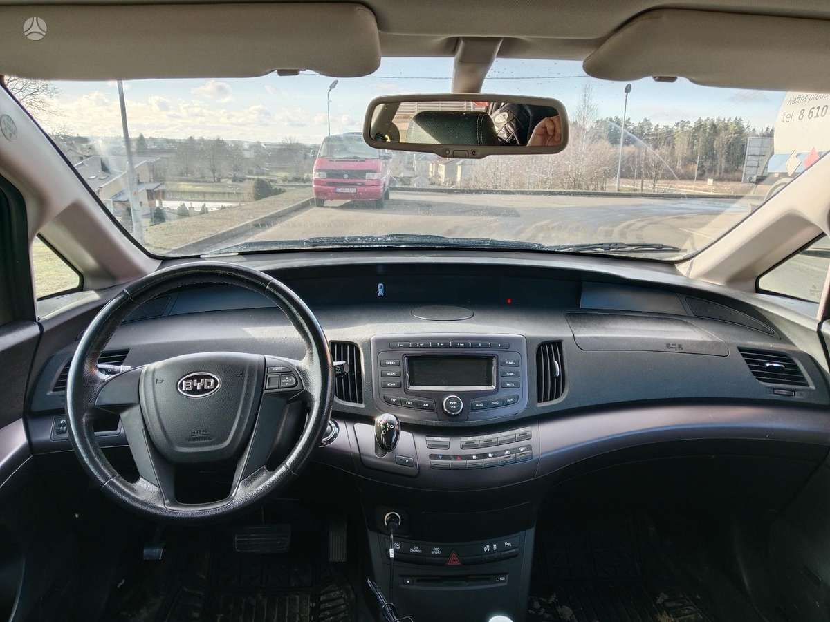 BYD e6, 61 kWh, off-road / crossover
