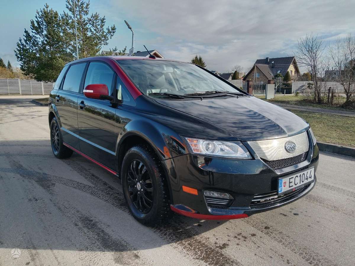 BYD e6, 61 kWh, off-road / crossover