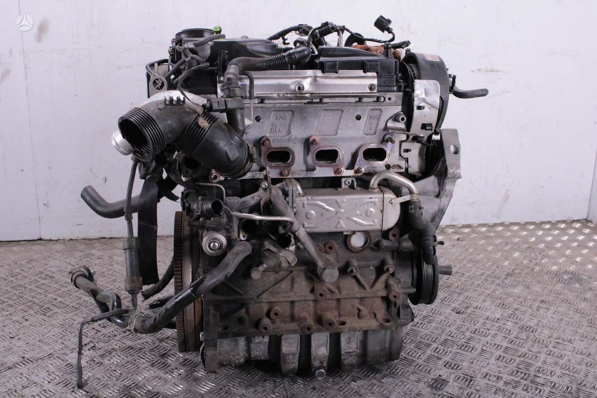 Volkswagen Golf, CAY, Variklis cay