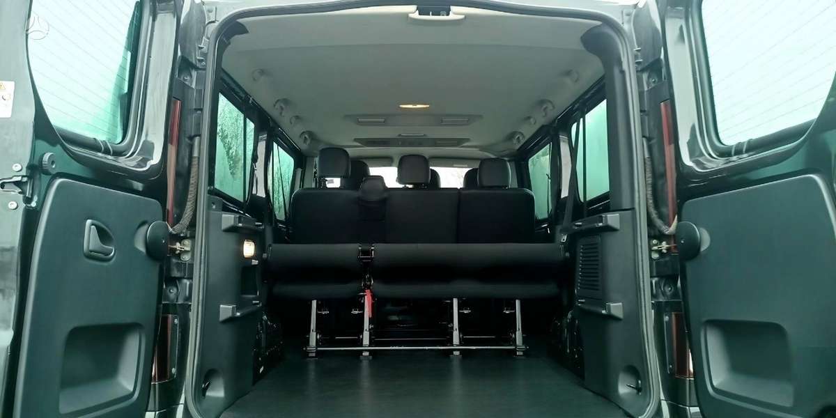 Opel Vivaro BiTurbo, passenger minibus