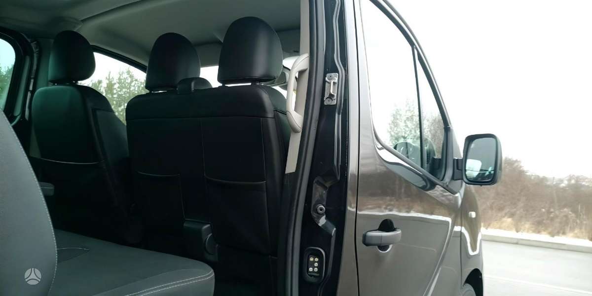 Opel Vivaro BiTurbo, passenger minibus
