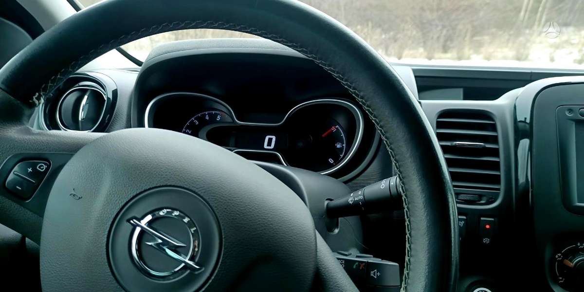 Opel Vivaro BiTurbo, passenger minibus