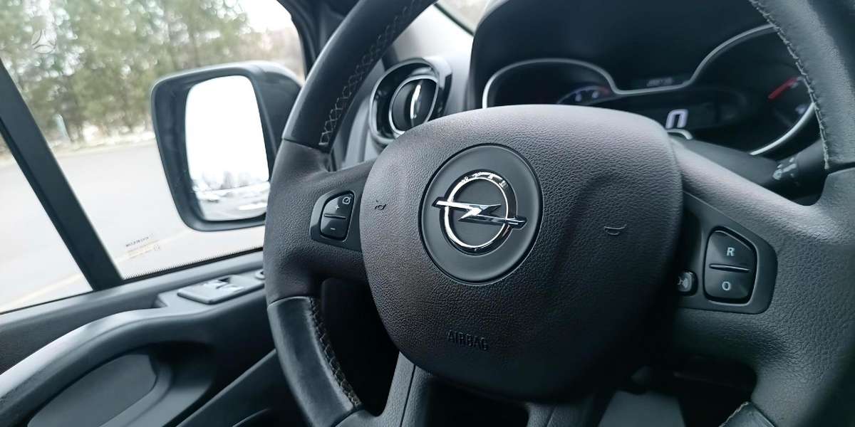 Opel Vivaro BiTurbo, passenger minibus