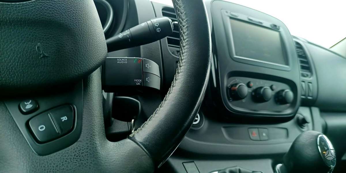 Opel Vivaro BiTurbo, passenger minibus