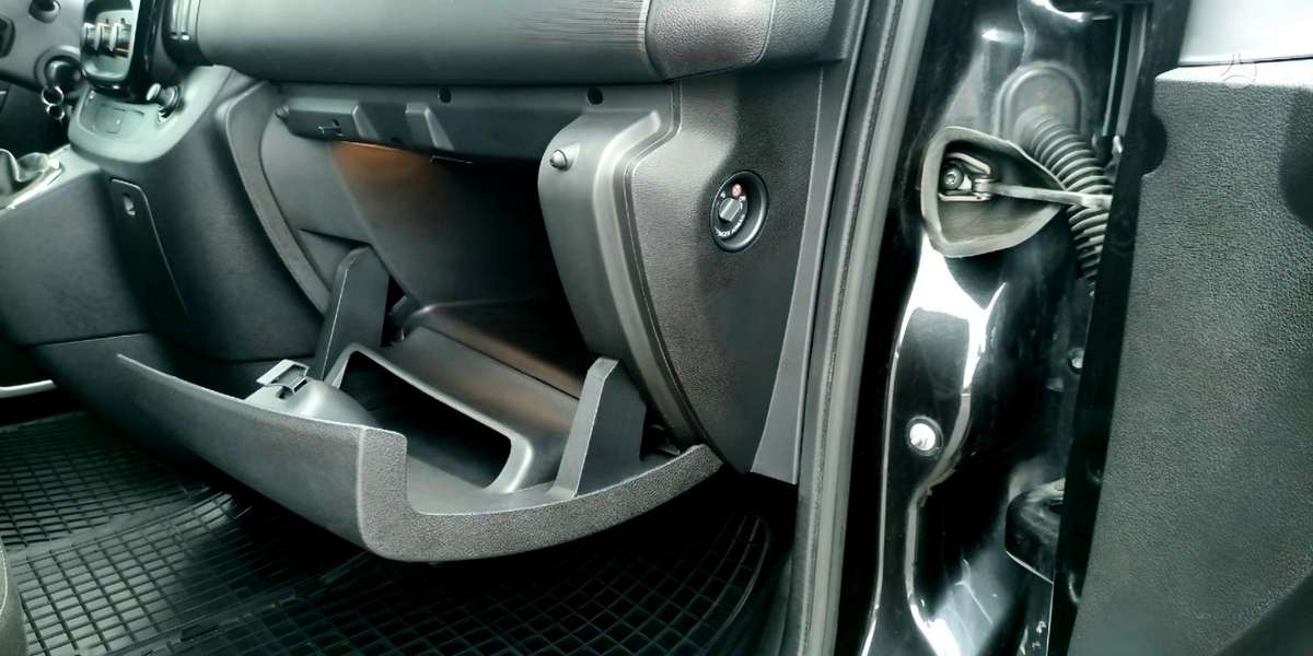 Opel Vivaro BiTurbo, passenger minibus
