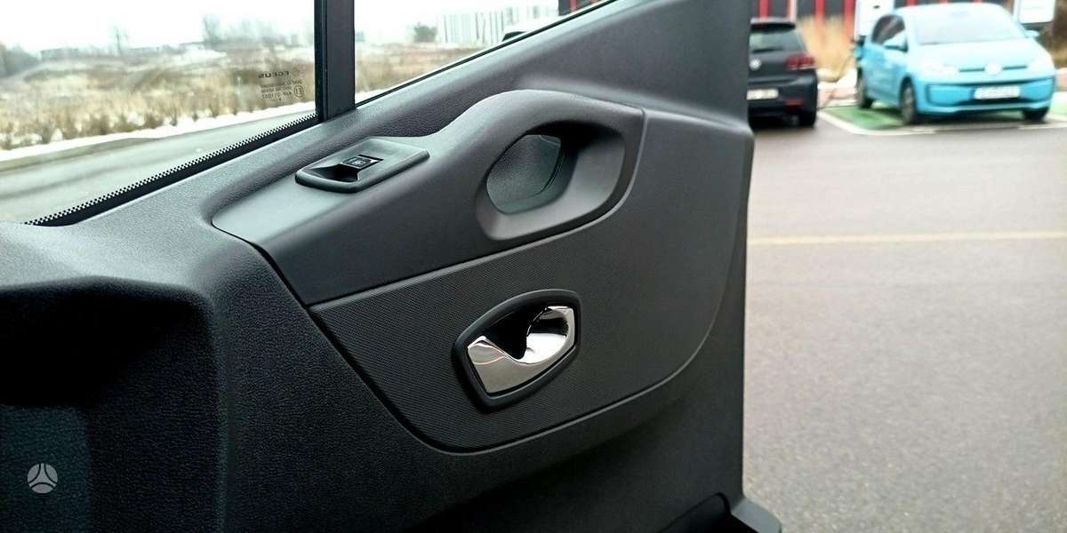 Opel Vivaro BiTurbo, passenger minibus