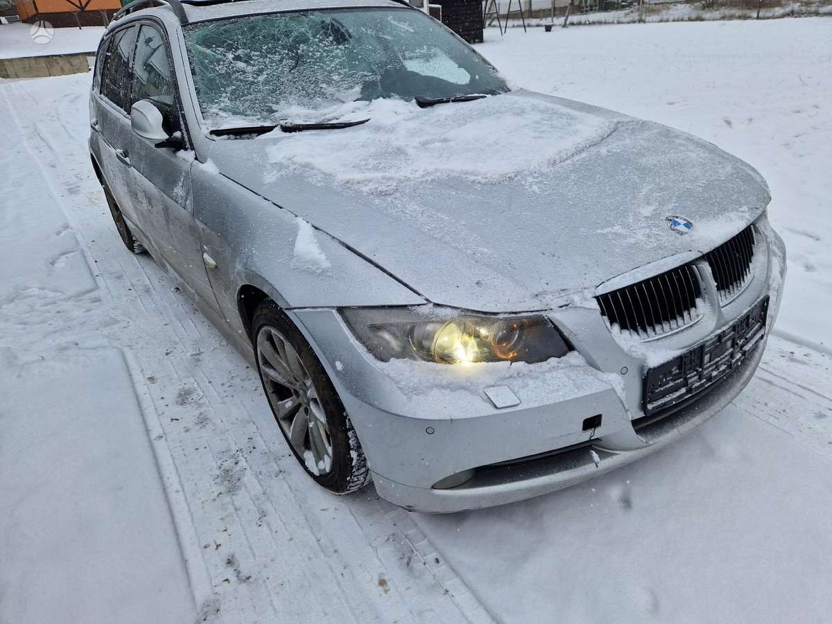 BMW 330 Dalimis