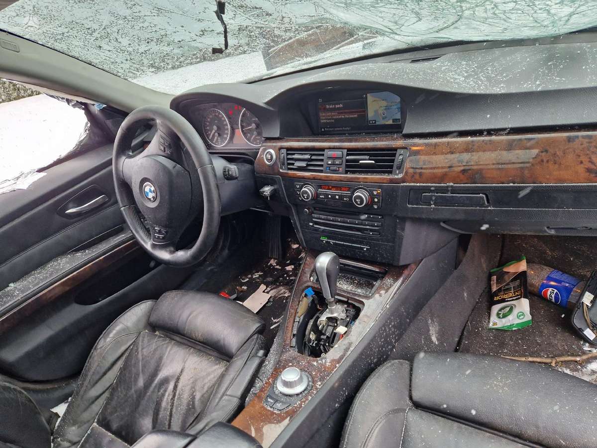 BMW 330 Dalimis