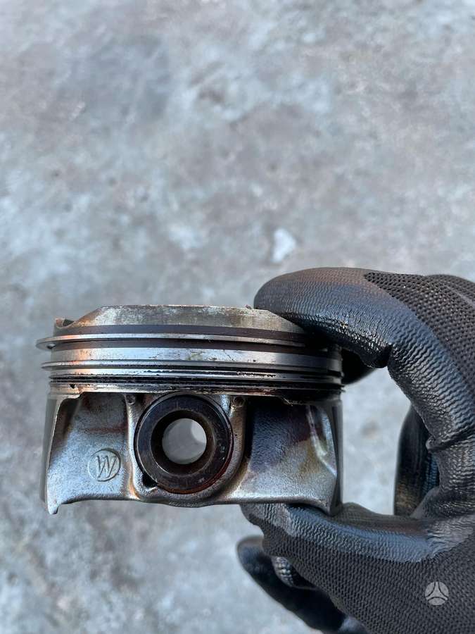 BMW 750, 7852246 N63B44C, engine parts