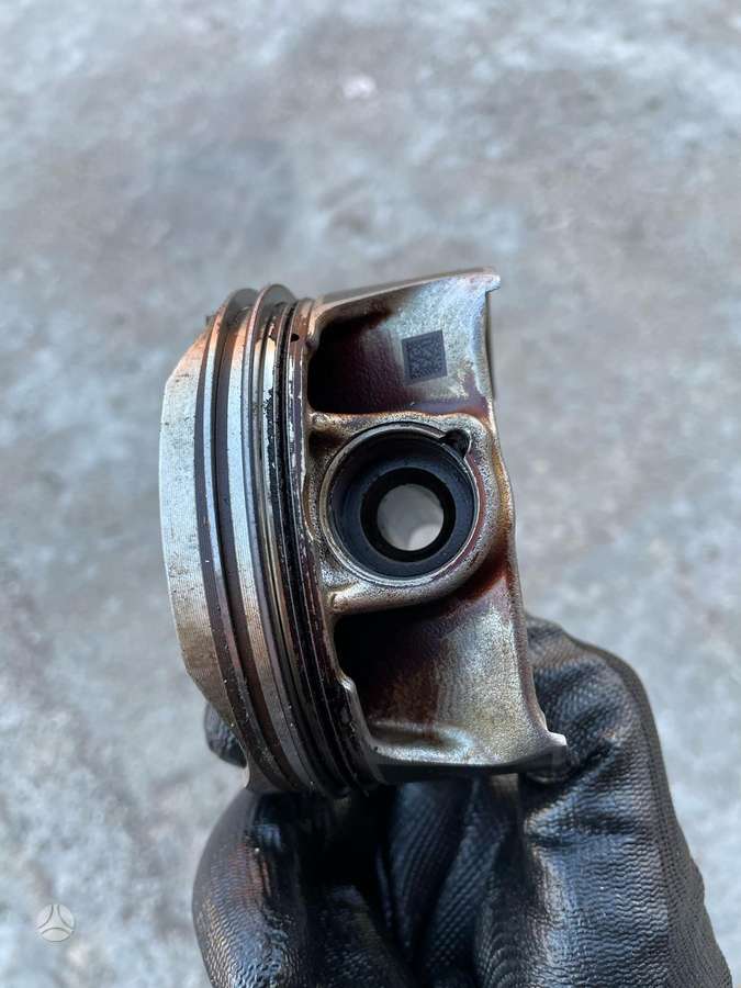 BMW 750, 7852246 N63B44C, детали двигателя
