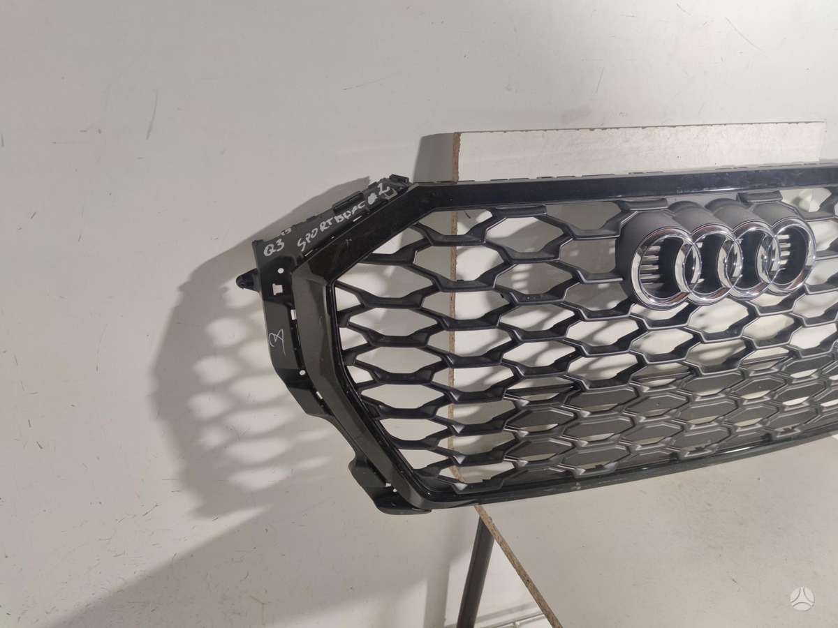 Audi Q3, 83F853651B 83F853651C, front grill