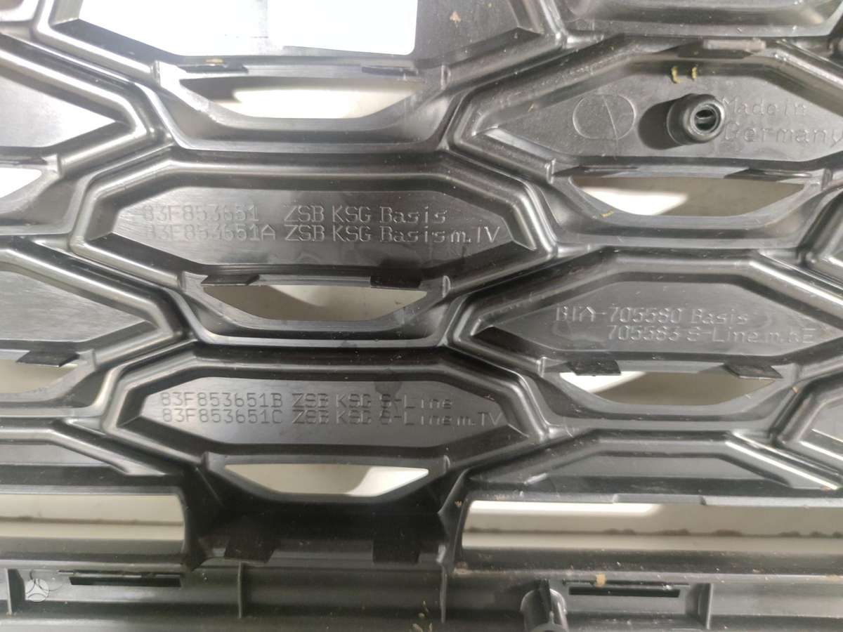 Audi Q3, 83F853651B 83F853651C, front grill