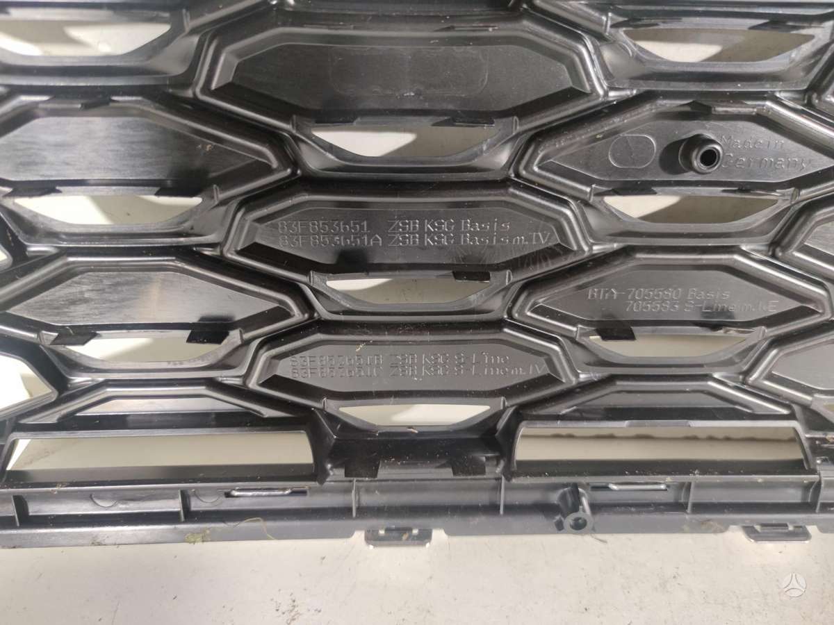 Audi Q3, 83F853651B 83F853651C, front grill