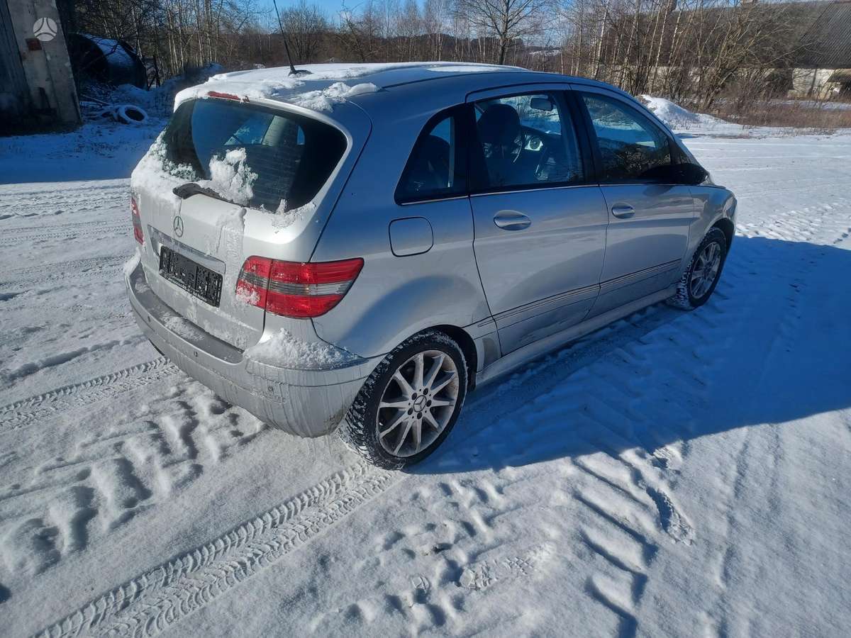 Mercedes-Benz B200